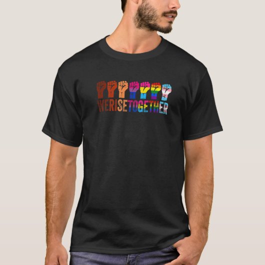 Black Pride Blm We Rise Together Lgbt Raising Fist Tシャツ (正面)
