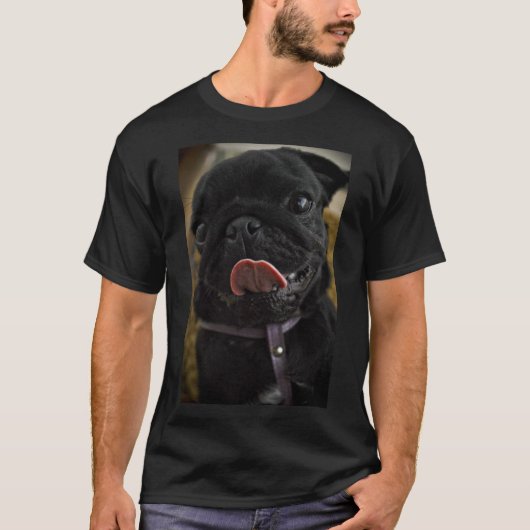 black pug licking tシャツ (正面)