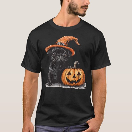 Black Pug with Witch Hat and Pumpkin Halloween Pug Tシャツ (正面)