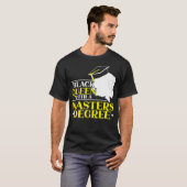 Black Queen With A Masters Degree Happy Graduation Tシャツ (正面フル)