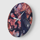 Black Raven and Gnarly Japanese Maple ラージ壁時計 (傾斜)