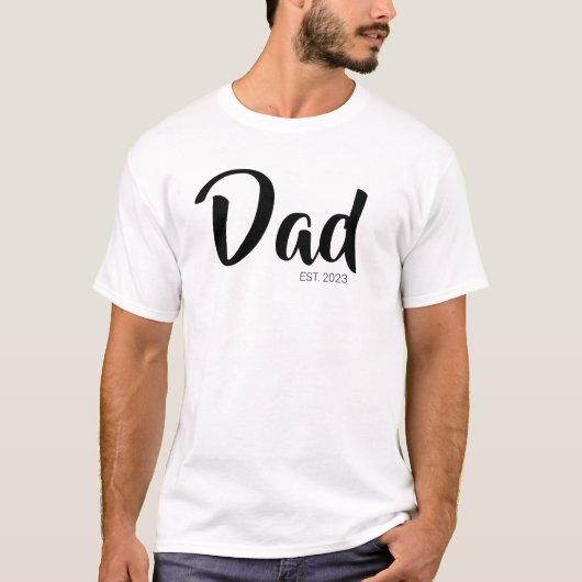 Black Script Established Dad Tシャツ (正面)