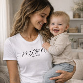 Black Script Established Mom T-shirt Tシャツ