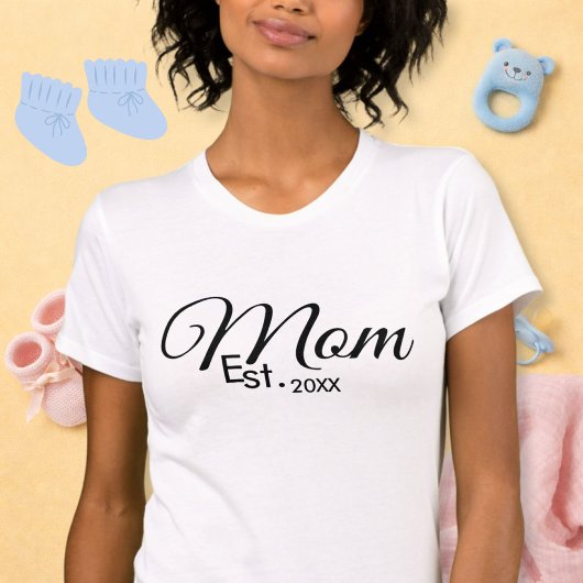 Black Script Mom Established New Mom Gift Tシャツ