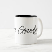 Black Script Typography Grandma Established Year ツートーンマグカップ (正面右)