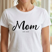 Black Script Year Established Mom Tシャツ