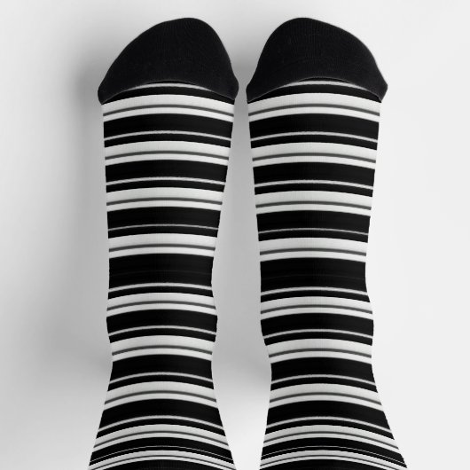 Black Stripe Socks – Bold Monochrome Style ソックス (上部)