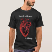 Black T-shirt with a realistic heart  Tシャツ (正面)