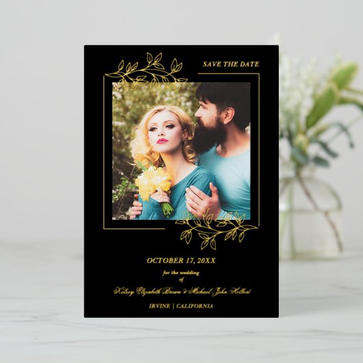 Black Trendy Modern Branches Gold Effect Photo 箔招待状 (立ち正面)