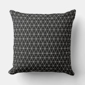 Black Triangles Pattern Throw Pillow クッション (正面)