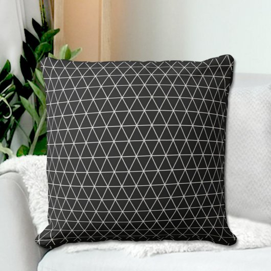 Black Triangles Pattern Throw Pillow クッション