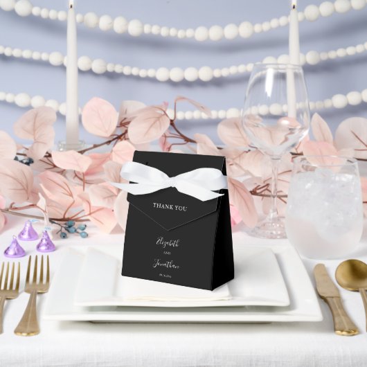 Black Wedding Modern Chic Script Minimalist Simple フェイバーボックス (ウェディング)