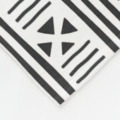 Black|Whiteのアフリカ人のMudClothの刺激を受けたなパーソナライズ フリースブランケット (角)