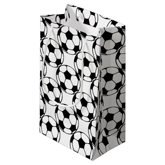 black&whiteのサッカーボールパターン スモールペーパーバッグ (正面アングル)