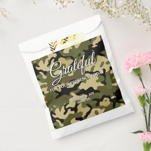 Black, White, and Grey Camouflage Grateful フェイバーバッグ (封をした状態)