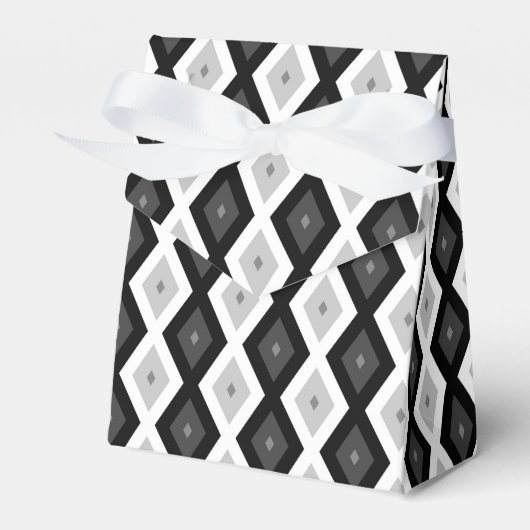 Black, white and grey diamond pattern フェイバーボックス (正面サイド)