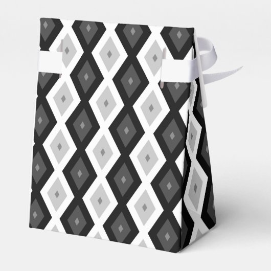 Black, white and grey diamond pattern フェイバーボックス (裏面サイド)