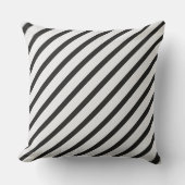 Black & White Diagonal Stripes Throw Pillow – Bold クッション (正面)