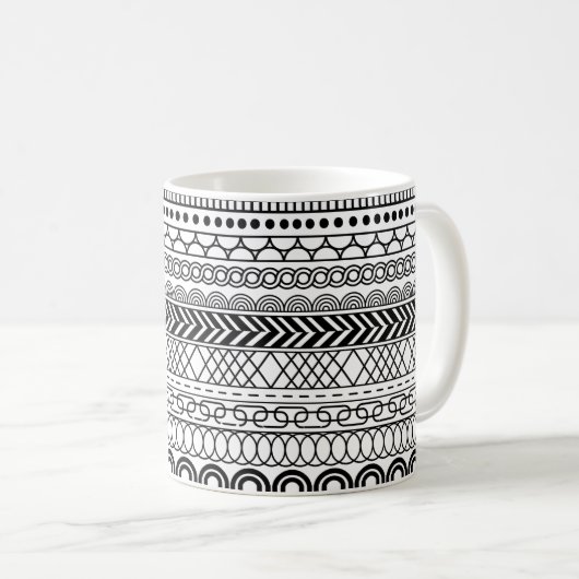 Black & White Geometric Border Sampler Pattern コーヒーマグカップ (正面右)