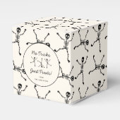 Black & White Hand Drawn Skeleton Halloween フェイバーボックス (正面サイド)