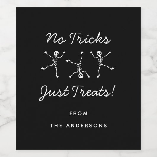 Black & White Hand Drawn Skeleton Halloween  ワインラベル (シングルラベル)