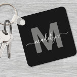 Black White Name Monogram キーホルダー<br><div class="desc">Create Your Own Stylish Modern Custom Black and White Monogram Square Keychain. This sleek square keychain adds a modern and personalized touch to your everyday essentials. The design features a bold gray monogram initial centered on a solid black background, with your name in elegant white script layered across it. The...</div>
