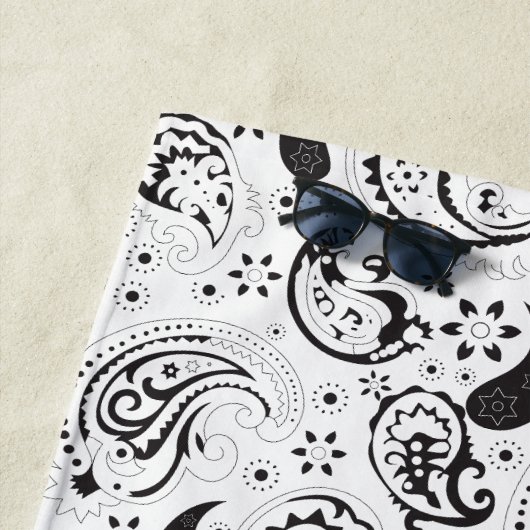 Black & White Paisley Pattern –Elegant Textile Art ビーチタオル (インサイチュ)