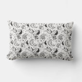 Black & White Paisley Pattern –Elegant Textile Art ランバークッション (正面)