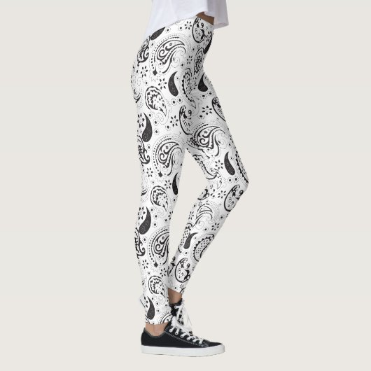 Black & White Paisley Pattern –Elegant Textile Art レギンス (右)