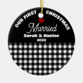 Black & White Plaid Our 1st Christmas Married セラミックオーナメント (正面)