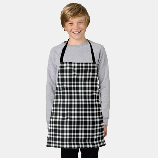 Black White Plaid Pattern エプロン (着用した状態)