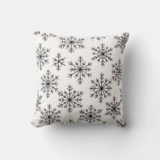 Black & White Snowflake Throw Pillow – Minimalist  クッション