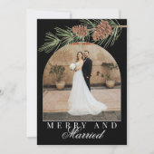 Black Winter Pine Merry & Married Photo Christmas シーズンカード (正面)