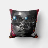 Black Women in Sunglasses in the City クッション (裏面)