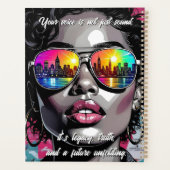 Black Women's Quote | City Skyline in Sunglasses プランナー手帳 (裏面)
