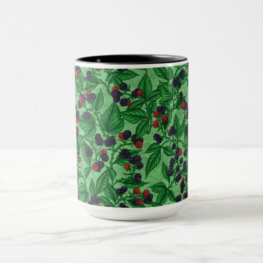 Blackberries on green マグカップ (中央)
