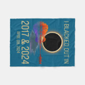 Blacked Out 2017 Total Solar Illustration フリースブランケット (正面(横))