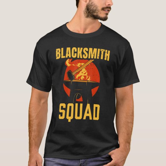Blacksmith Squad Blacksmithing Job Tシャツ (正面)