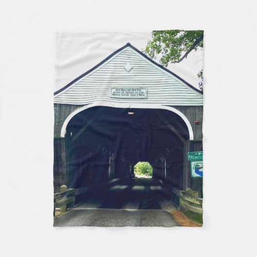 Blair Covered Bridge フリースブランケット (正面)