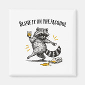 Blame It On The Alcohol Drunk Raccoon Meme Trashed マグネット (正面)