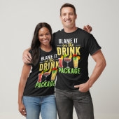 Blame It On The Drink Package Cruise Vacation Cru Tシャツ (ユニセックス)