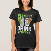 Blame It On The Drink Package  Cruise Vacation Cru Tシャツ (正面)