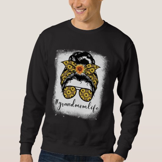 Bleaches Grandmom Life Messy Hair Bun Mothers Day  スウェットシャツ (正面)
