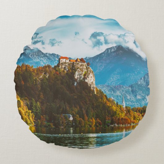 Bled Castle：スロベニアの崖を見下ろす。 ラウンドクッション (正面)