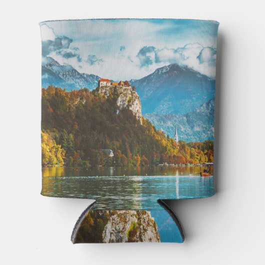 Bled Castle：スロベニアの崖を見下ろす。 缶クーラー (正面)