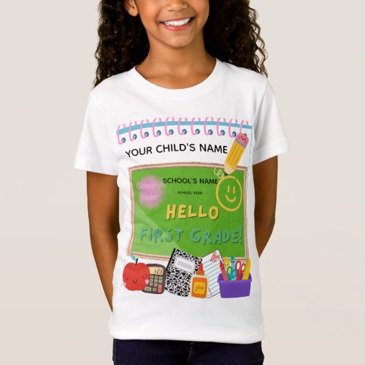 BLEEGRAPHICS: こんにちは、小学校1年生！ Tシャツ (正面)
