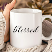 Blessed - ブラックタイポグラフィー 引用 コーヒーマグカップ