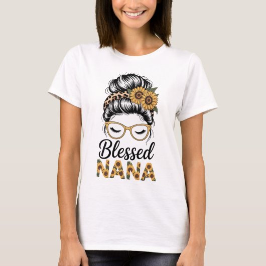Blessed Nana Messy Bun Sunglasses Sunflowers Grand Tシャツ (正面)
