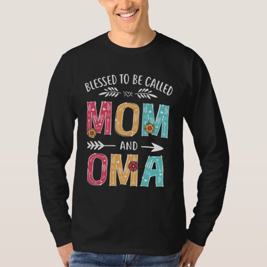 Blessed To Be Called Mom and Oma  Grandma Mothers  Tシャツ (正面)