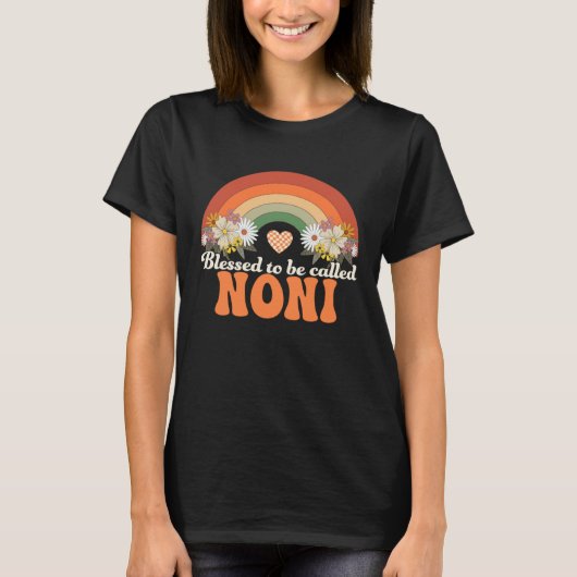 Blessed To Be Called Noni Groovy Rainbow Noni Hipp Tシャツ (正面)